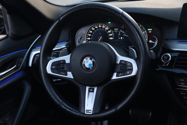 BMW 5 Serie Touring 540i xDrive M Sport / PANODAK / Soft Close / CAMERA / HUD / H&K / KEYLESS