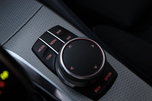BMW 5 Serie Touring 540i xDrive M Sport / PANODAK / Soft Close / CAMERA / HUD / H&K / KEYLESS