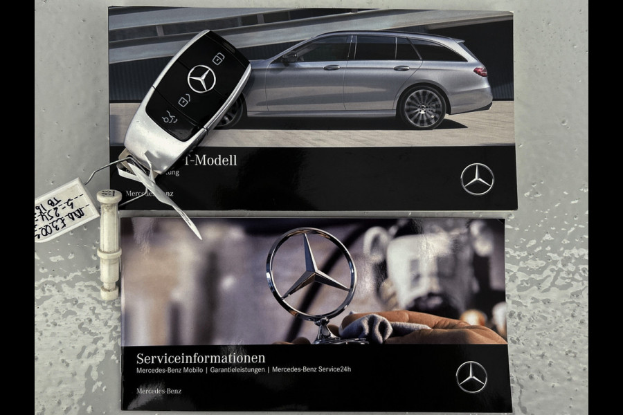 Mercedes-Benz E-Klasse Estate 300 e AMG Line | Panoramadak | Multispaaks lichtmetalen velgen | MBUX wide screen | Navigatie | Parking support | Inclusief 24 maanden MB Certified garantie voor Europa.