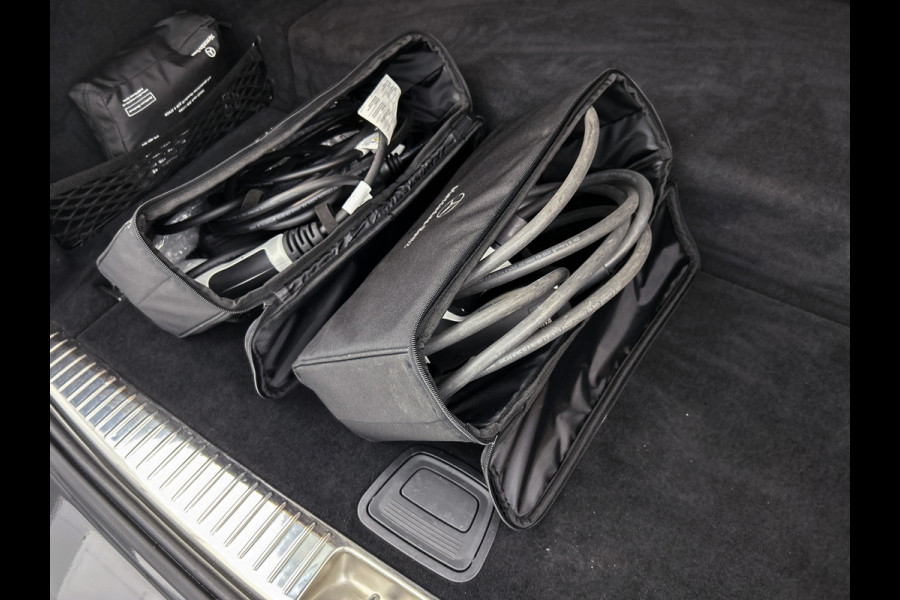Mercedes-Benz E-Klasse Estate 300 e AMG Line | Panoramadak | Multispaaks lichtmetalen velgen | MBUX wide screen | Navigatie | Parking support | Inclusief 24 maanden MB Certified garantie voor Europa.