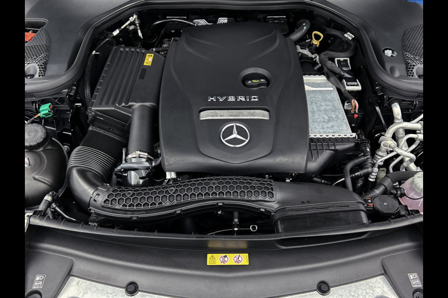 Mercedes-Benz E-Klasse Estate 300 e AMG Line | Panoramadak | Multispaaks lichtmetalen velgen | MBUX wide screen | Navigatie | Parking support | Inclusief 24 maanden MB Certified garantie voor Europa.