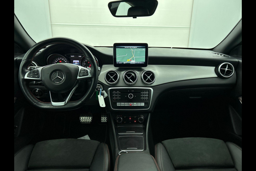 Mercedes-Benz CLA-Klasse 180 AMG Night Automaat (NAVIGATIE, STOELVERWARMING, LED, STUURBEDIENING, AFNEEMBARE TREKHAAK)