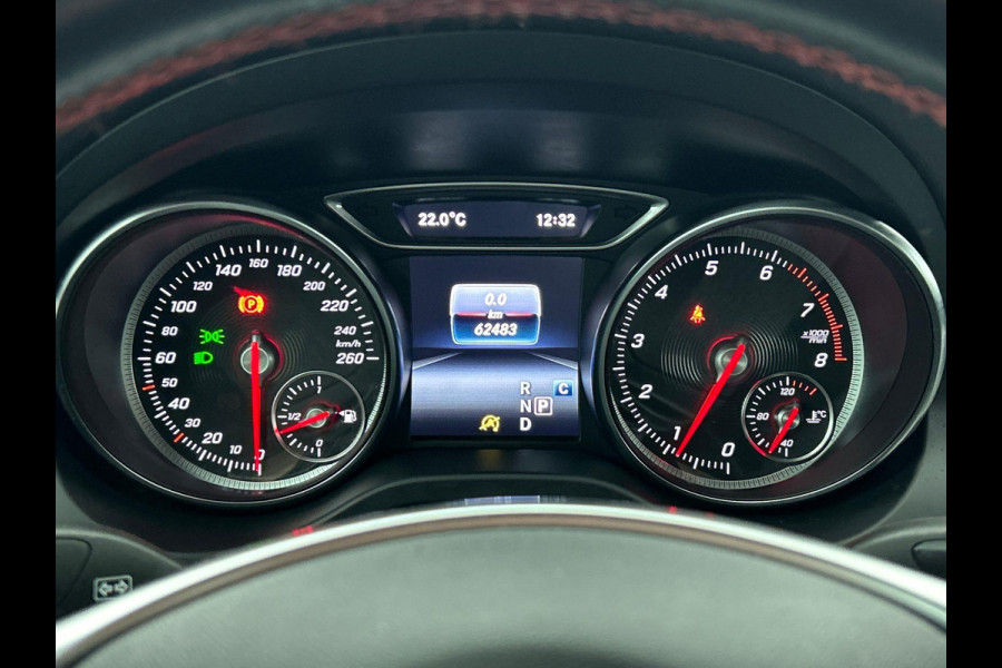 Mercedes-Benz CLA-Klasse 180 AMG Night Automaat (NAVIGATIE, STOELVERWARMING, LED, STUURBEDIENING, AFNEEMBARE TREKHAAK)