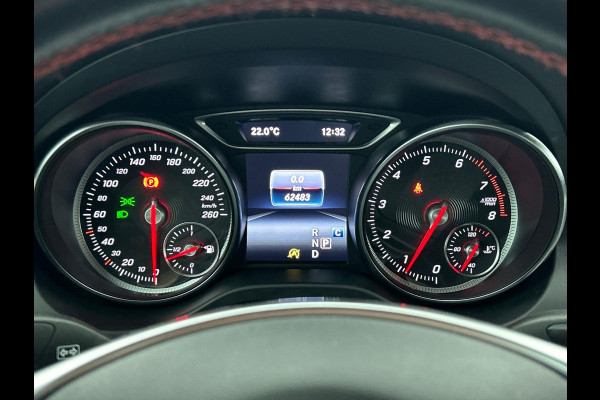 Mercedes-Benz CLA-Klasse 180 AMG Night Automaat (NAVIGATIE, STOELVERWARMING, LED, STUURBEDIENING, AFNEEMBARE TREKHAAK)