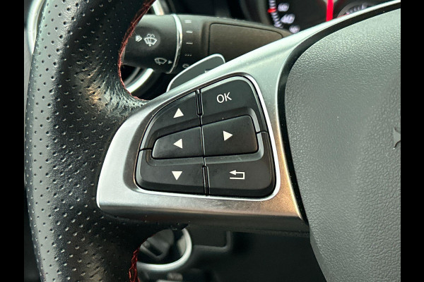Mercedes-Benz CLA-Klasse 180 AMG Night Automaat (NAVIGATIE, STOELVERWARMING, LED, STUURBEDIENING, AFNEEMBARE TREKHAAK)