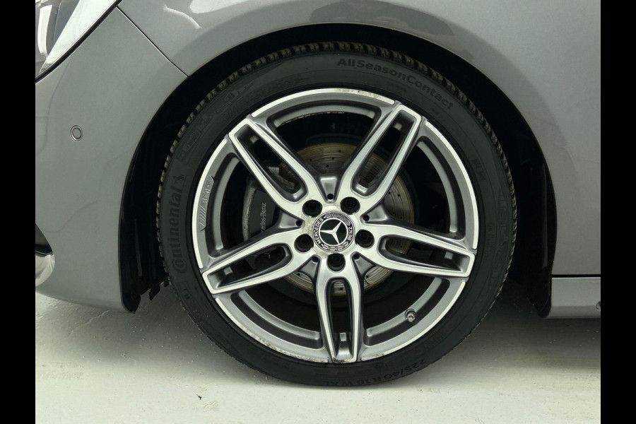 Mercedes-Benz CLA-Klasse 180 AMG Night Automaat (NAVIGATIE, STOELVERWARMING, LED, STUURBEDIENING, AFNEEMBARE TREKHAAK)