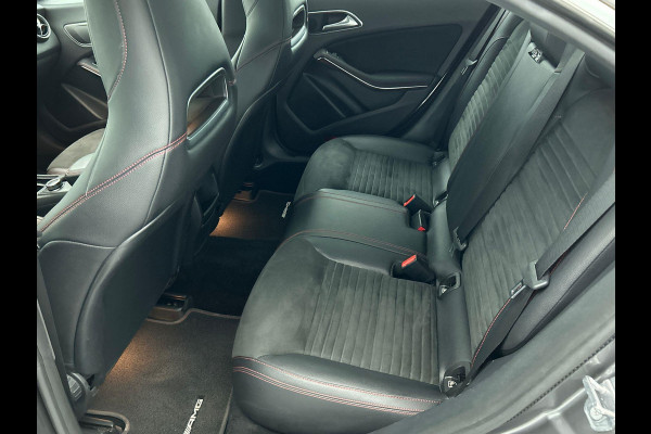 Mercedes-Benz CLA-Klasse 180 AMG Night Automaat (NAVIGATIE, STOELVERWARMING, LED, STUURBEDIENING, AFNEEMBARE TREKHAAK)