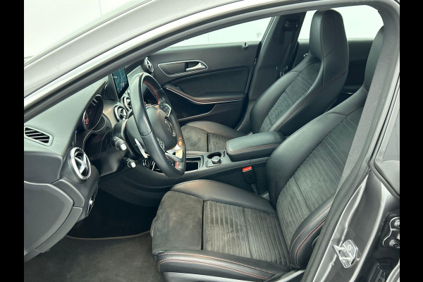 Mercedes-Benz CLA-Klasse 180 AMG Night Automaat (NAVIGATIE, STOELVERWARMING, LED, STUURBEDIENING, AFNEEMBARE TREKHAAK)