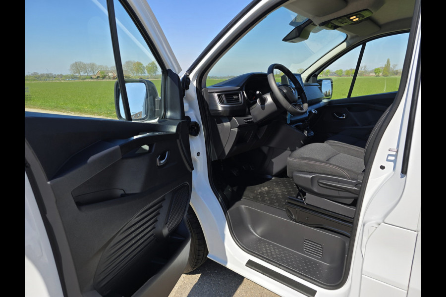 Renault Trafic 2.0 dCi T30 L2 H1 - Euro 6 - 130 Pk - Navi - ParkeerCamera - Airco