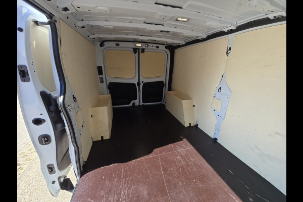 Renault Trafic 2.0 dCi T30 L2 H1 - Euro 6 - 130 Pk - Navi - ParkeerCamera - Airco