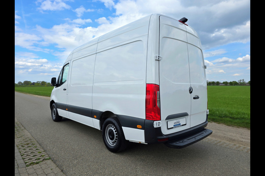 Mercedes-Benz Sprinter 317 1.9 CDI L2 H2 RWD - 170 Pk - Automaat - MBUX - Navi - ParkeerCamera - Stoelverwarming
