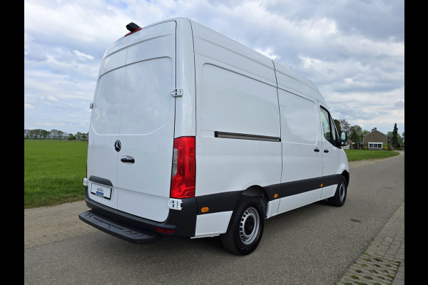 Mercedes-Benz Sprinter 317 1.9 CDI L2 H2 RWD - 170 Pk - Automaat - MBUX - Navi - ParkeerCamera - Stoelverwarming