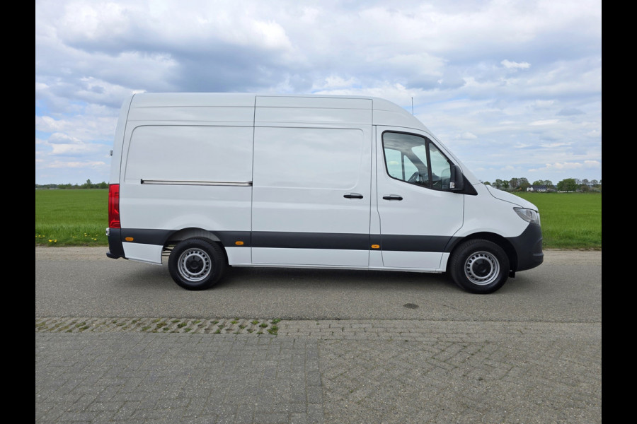 Mercedes-Benz Sprinter 317 1.9 CDI L2 H2 RWD - 170 Pk - Automaat - MBUX - Navi - ParkeerCamera - Stoelverwarming