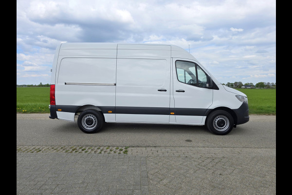 Mercedes-Benz Sprinter 317 1.9 CDI L2 H2 RWD - 170 Pk - Automaat - MBUX - Navi - ParkeerCamera - Stoelverwarming