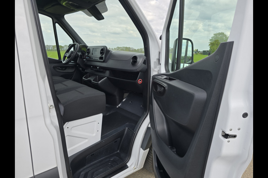 Mercedes-Benz Sprinter 317 1.9 CDI L2 H2 RWD - 170 Pk - Automaat - MBUX - Navi - ParkeerCamera - Stoelverwarming
