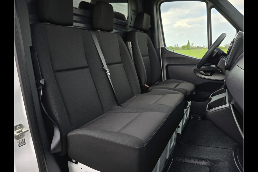 Mercedes-Benz Sprinter 317 1.9 CDI L2 H2 RWD - 170 Pk - Automaat - MBUX - Navi - ParkeerCamera - Stoelverwarming