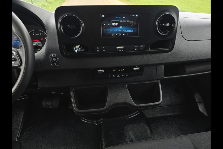 Mercedes-Benz Sprinter 317 1.9 CDI L2 H2 RWD - 170 Pk - Automaat - MBUX - Navi - ParkeerCamera - Stoelverwarming