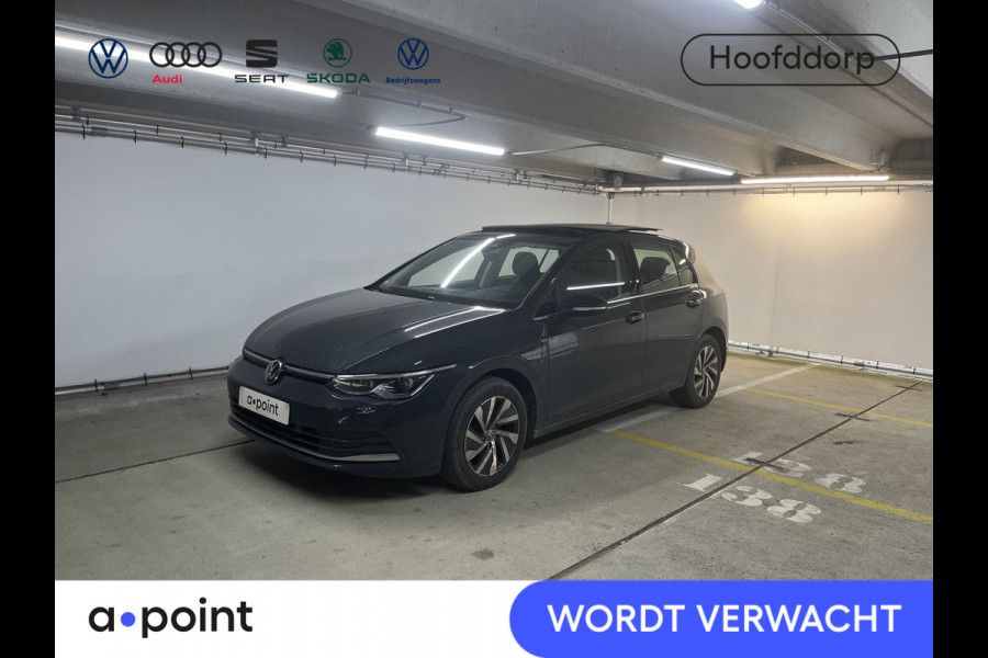 Volkswagen Golf 1.4 eHybrid Style 204 pk  Automaat (DSG) | Navigatie | Panoramadak | Parkeersensoren | Achteruitrijcamera | Adaptieve cruise control | Stoelverwarming |