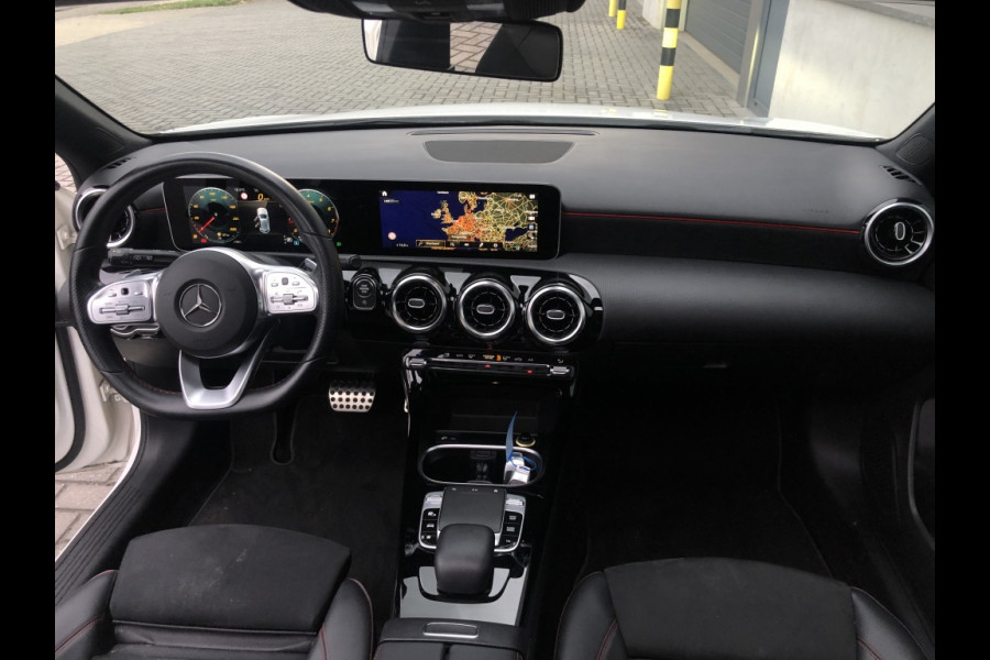 Mercedes-Benz A-Klasse 200 Bns Sol. AMG m2020 Pano/Widescreen/Navi/Pdc/CrControl