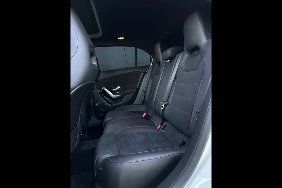 Mercedes-Benz A-Klasse 200 Bns Sol. AMG m2020 Pano/Widescreen/Navi/Pdc/CrControl