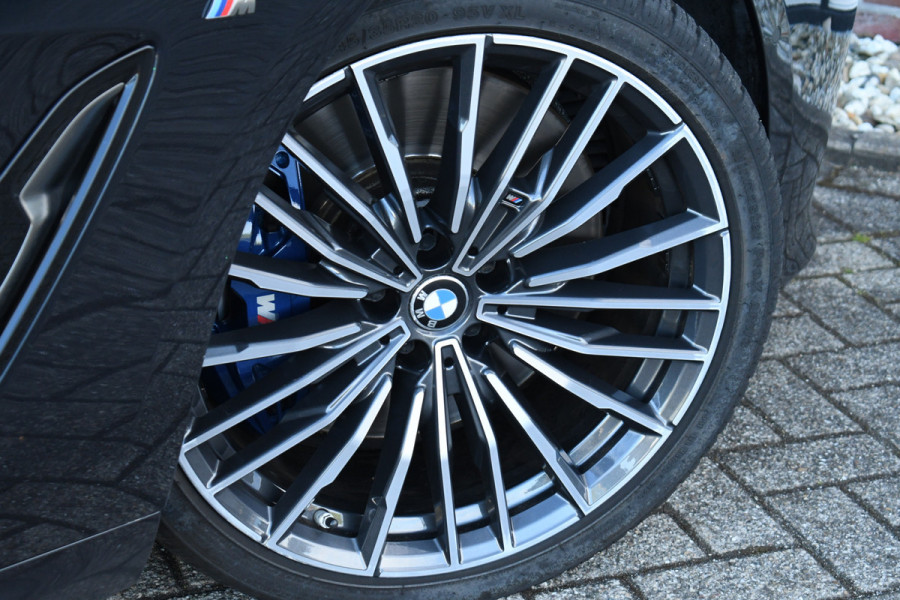 BMW 8 Serie M850i xDrive B&W Stoelvent Soft-Close ACC 360 HUD 4WS
