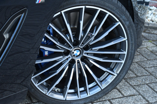 BMW 8 Serie M850i xDrive B&W Stoelvent Soft-Close ACC 360 HUD 4WS