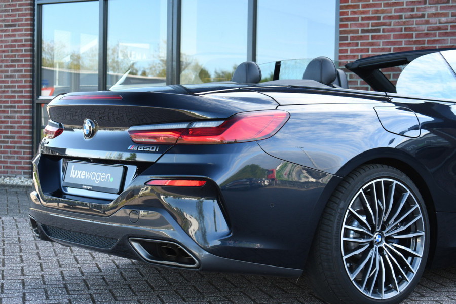 BMW 8 Serie M850i xDrive B&W Stoelvent Soft-Close ACC 360 HUD 4WS