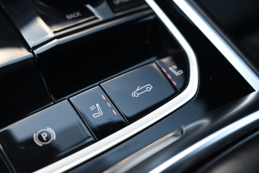 BMW 8 Serie M850i xDrive B&W Stoelvent Soft-Close ACC 360 HUD 4WS
