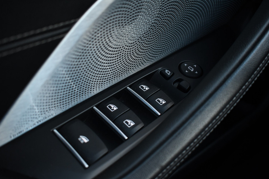 BMW 8 Serie M850i xDrive B&W Stoelvent Soft-Close ACC 360 HUD 4WS