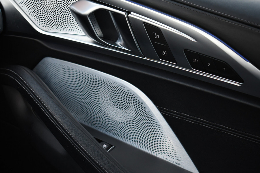 BMW 8 Serie M850i xDrive B&W Stoelvent Soft-Close ACC 360 HUD 4WS