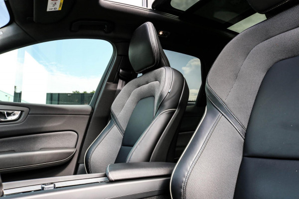 Volvo XC60 2.0 Recharge T8 R-Design - PANO - TREKHAAK - VOL!!!!