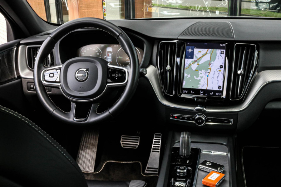 Volvo XC60 2.0 Recharge T8 R-Design - PANO - TREKHAAK - VOL!!!!