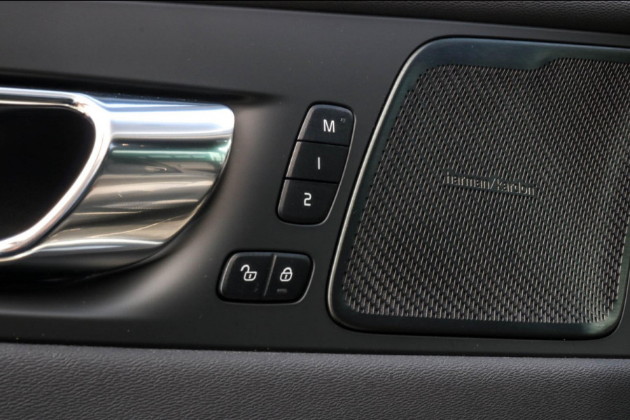 Volvo XC60 2.0 Recharge T8 R-Design - PANO - TREKHAAK - VOL!!!!