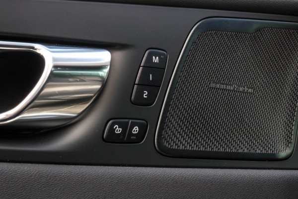 Volvo XC60 2.0 Recharge T8 R-Design - PANO - TREKHAAK - VOL!!!!