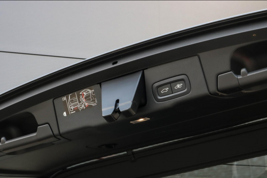 Volvo XC60 2.0 Recharge T8 R-Design - PANO - TREKHAAK - VOL!!!!