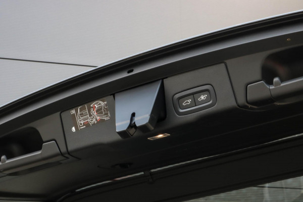 Volvo XC60 2.0 Recharge T8 R-Design - PANO - TREKHAAK - VOL!!!!