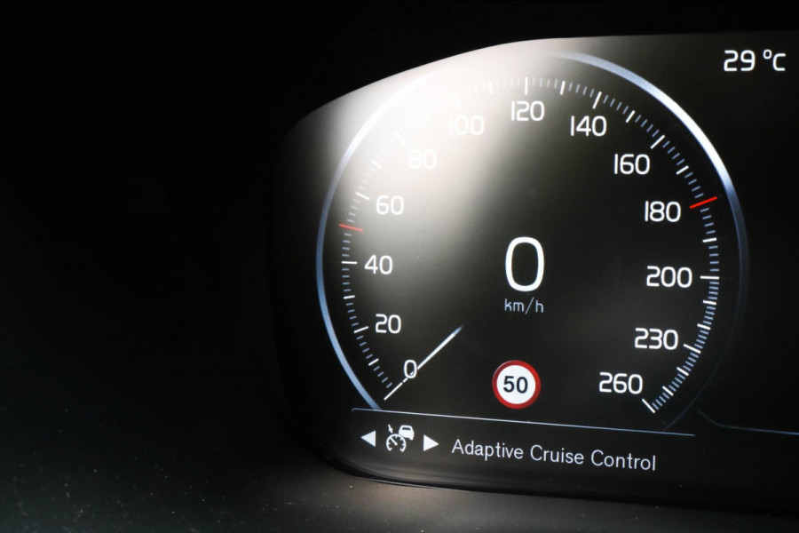 Volvo XC60 2.0 Recharge T8 R-Design - PANO - TREKHAAK - VOL!!!!