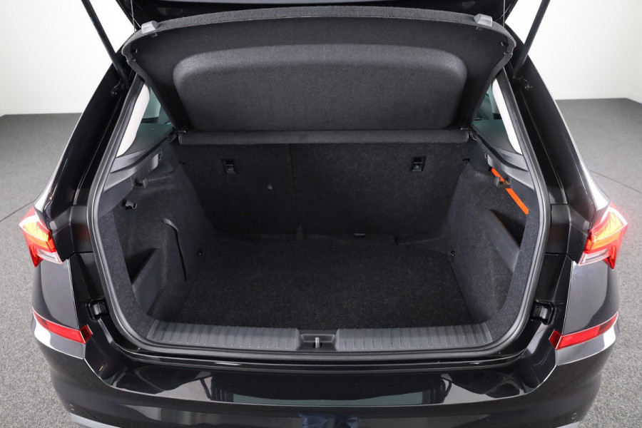 Škoda Kamiq 1.0 TSI Ambition 110 pk Automaat (DSG) | Verlengde garantie | Navigatie via App | Parkeersensoren achter | LED koplampen | Autom. airco |