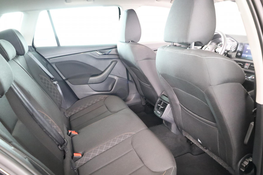 Škoda Kamiq 1.0 TSI Ambition 110 pk Automaat (DSG) | Verlengde garantie | Navigatie via App | Parkeersensoren achter | LED koplampen | Autom. airco |