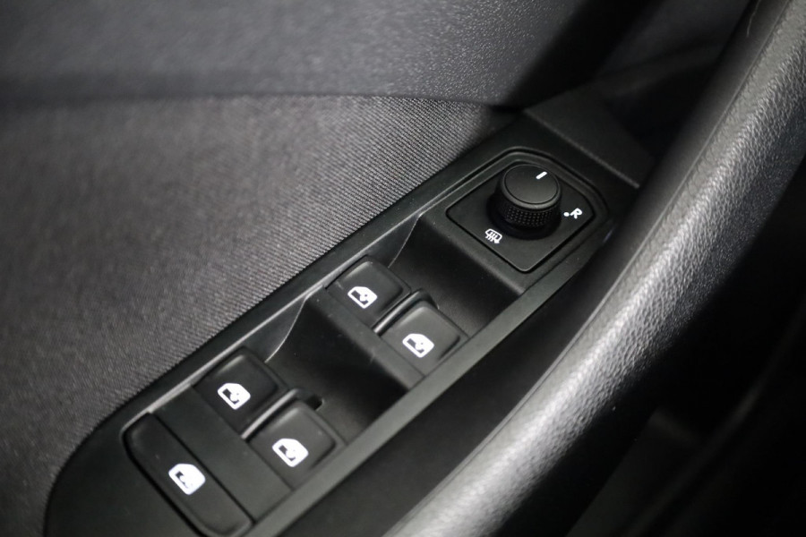 Škoda Kamiq 1.0 TSI Ambition 110 pk Automaat (DSG) | Verlengde garantie | Navigatie via App | Parkeersensoren achter | LED koplampen | Autom. airco |