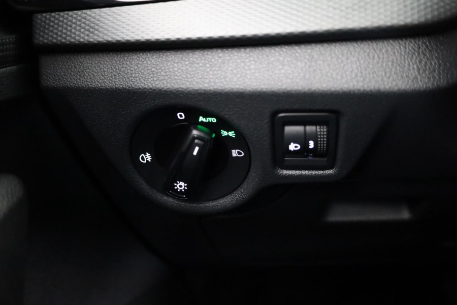 Škoda Kamiq 1.0 TSI Ambition 110 pk Automaat (DSG) | Verlengde garantie | Navigatie via App | Parkeersensoren achter | LED koplampen | Autom. airco |