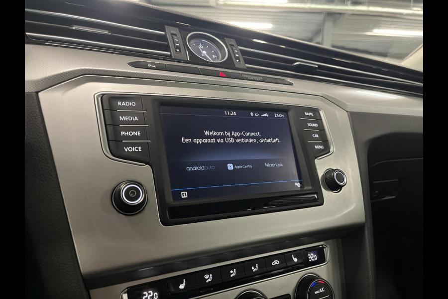 Volkswagen Passat Variant 1.4 TSI ACT Highline Business Automaat | Trekhaak | Winterwielenset