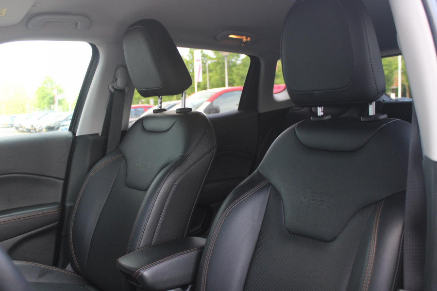 Jeep Compass 1.4 140PK MultiAir LIMITED | AFNEEMBARE TREKHAAK | ELEKTRISCH BEDIENBARE STOELEN MET GEHEUGENFUNCTIE | LEDEREN BEKLEDING | NAVIGATIE | KEYLESS ENTRY/START | CRUISE CONTROL | DAB+ RADIO | ACHTERUITRIJ CAMERA | DODEHOEK DETECTIE | BEATS AUDIO SYSTEM | CLIMATE CONTROL |
