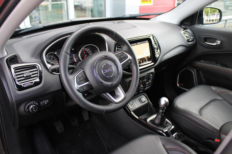 Jeep Compass 1.4 140PK MultiAir LIMITED | AFNEEMBARE TREKHAAK | ELEKTRISCH BEDIENBARE STOELEN MET GEHEUGENFUNCTIE | LEDEREN BEKLEDING | NAVIGATIE | KEYLESS ENTRY/START | CRUISE CONTROL | DAB+ RADIO | ACHTERUITRIJ CAMERA | DODEHOEK DETECTIE | BEATS AUDIO SYSTEM | CLIMATE CONTROL |
