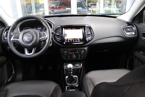 Jeep Compass 1.4 140PK MultiAir LIMITED | AFNEEMBARE TREKHAAK | ELEKTRISCH BEDIENBARE STOELEN MET GEHEUGENFUNCTIE | LEDEREN BEKLEDING | NAVIGATIE | KEYLESS ENTRY/START | CRUISE CONTROL | DAB+ RADIO | ACHTERUITRIJ CAMERA | DODEHOEK DETECTIE | BEATS AUDIO SYSTEM | CLIMATE CONTROL |