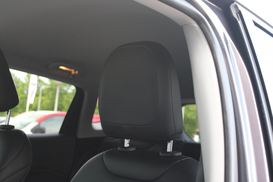 Jeep Compass 1.4 140PK MultiAir LIMITED | AFNEEMBARE TREKHAAK | ELEKTRISCH BEDIENBARE STOELEN MET GEHEUGENFUNCTIE | LEDEREN BEKLEDING | NAVIGATIE | KEYLESS ENTRY/START | CRUISE CONTROL | DAB+ RADIO | ACHTERUITRIJ CAMERA | DODEHOEK DETECTIE | BEATS AUDIO SYSTEM | CLIMATE CONTROL |