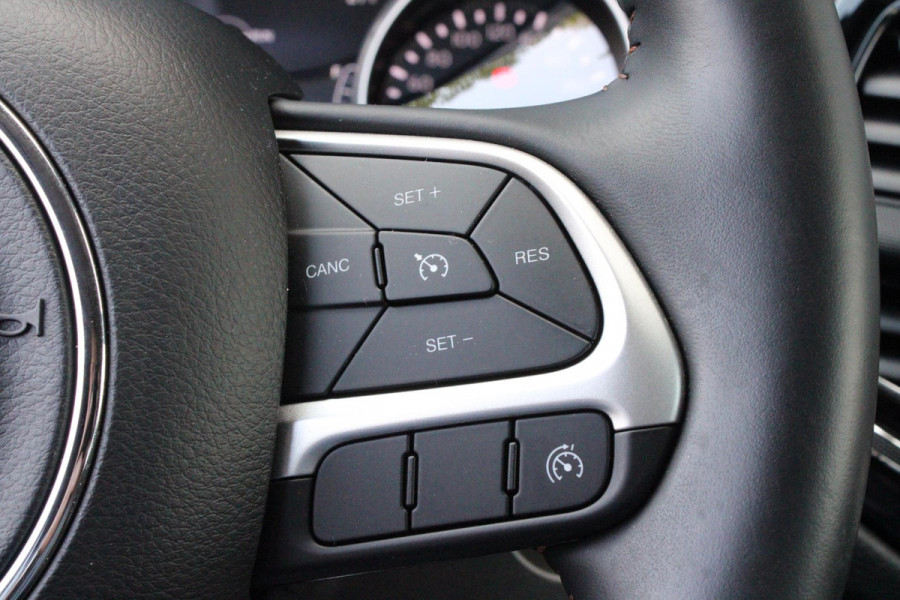 Jeep Compass 1.4 140PK MultiAir LIMITED | AFNEEMBARE TREKHAAK | ELEKTRISCH BEDIENBARE STOELEN MET GEHEUGENFUNCTIE | LEDEREN BEKLEDING | NAVIGATIE | KEYLESS ENTRY/START | CRUISE CONTROL | DAB+ RADIO | ACHTERUITRIJ CAMERA | DODEHOEK DETECTIE | BEATS AUDIO SYSTEM | CLIMATE CONTROL |