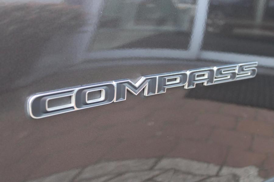 Jeep Compass 1.4 140PK MultiAir LIMITED | AFNEEMBARE TREKHAAK | ELEKTRISCH BEDIENBARE STOELEN MET GEHEUGENFUNCTIE | LEDEREN BEKLEDING | NAVIGATIE | KEYLESS ENTRY/START | CRUISE CONTROL | DAB+ RADIO | ACHTERUITRIJ CAMERA | DODEHOEK DETECTIE | BEATS AUDIO SYSTEM | CLIMATE CONTROL |