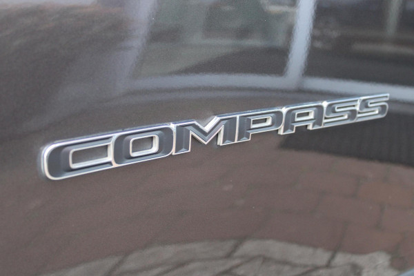 Jeep Compass 1.4 140PK MultiAir LIMITED | AFNEEMBARE TREKHAAK | ELEKTRISCH BEDIENBARE STOELEN MET GEHEUGENFUNCTIE | LEDEREN BEKLEDING | NAVIGATIE | KEYLESS ENTRY/START | CRUISE CONTROL | DAB+ RADIO | ACHTERUITRIJ CAMERA | DODEHOEK DETECTIE | BEATS AUDIO SYSTEM | CLIMATE CONTROL |