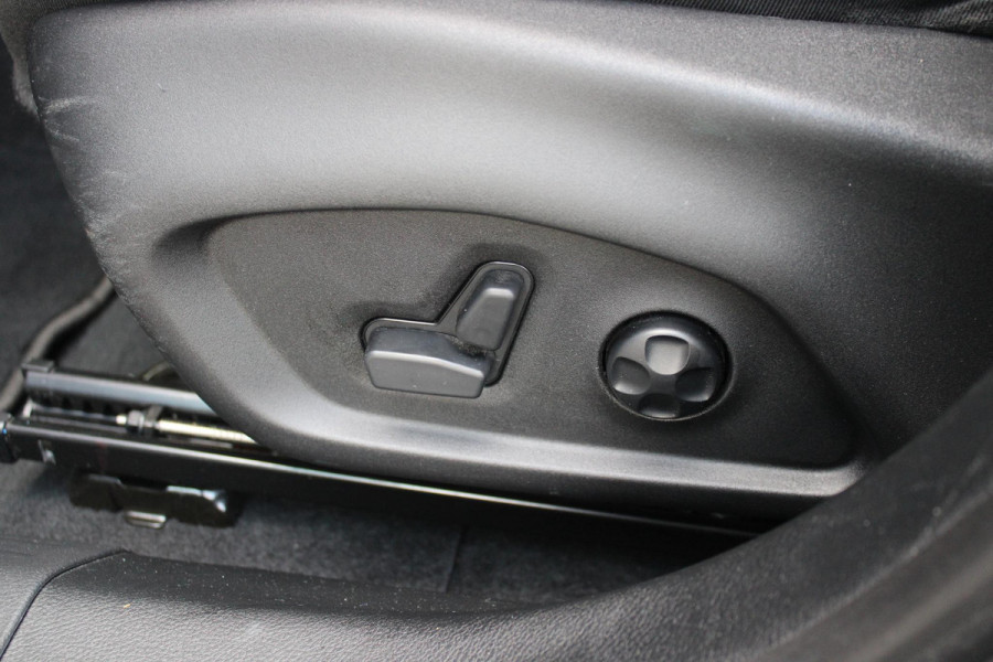 Jeep Compass 1.4 140PK MultiAir LIMITED | AFNEEMBARE TREKHAAK | ELEKTRISCH BEDIENBARE STOELEN MET GEHEUGENFUNCTIE | LEDEREN BEKLEDING | NAVIGATIE | KEYLESS ENTRY/START | CRUISE CONTROL | DAB+ RADIO | ACHTERUITRIJ CAMERA | DODEHOEK DETECTIE | BEATS AUDIO SYSTEM | CLIMATE CONTROL |